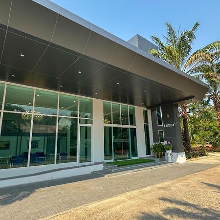 Baan Suan Khun Ta And Golf Resort Ubon Ratchathani Exterior photo