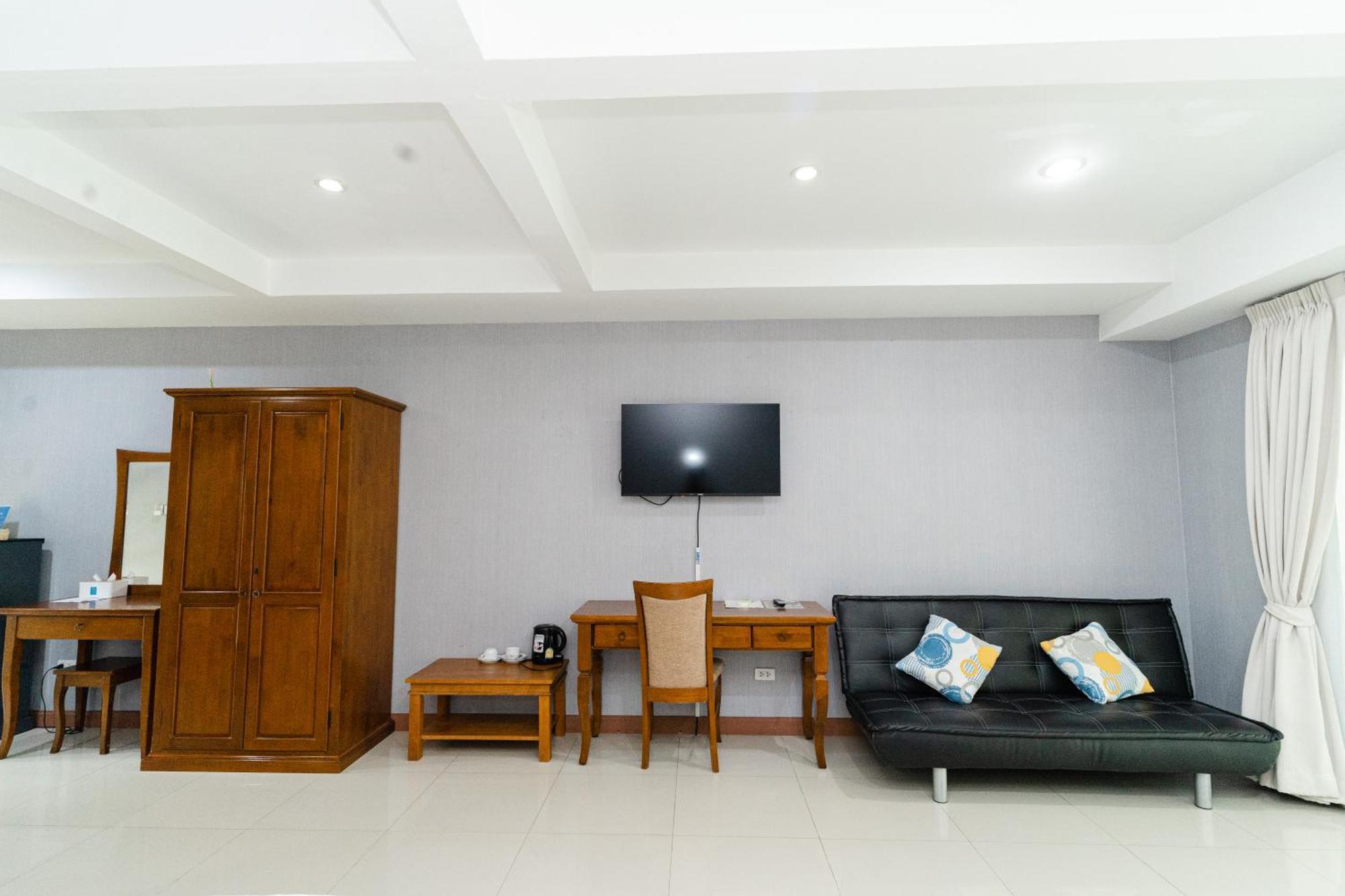 Baan Suan Khun Ta And Golf Resort Ubon Ratchathani Exterior photo