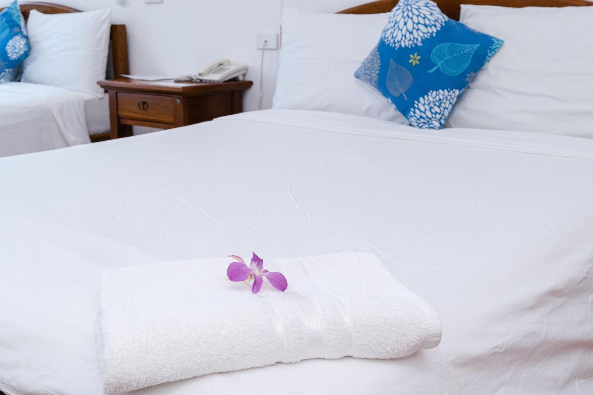 Baan Suan Khun Ta And Golf Resort Ubon Ratchathani Exterior photo