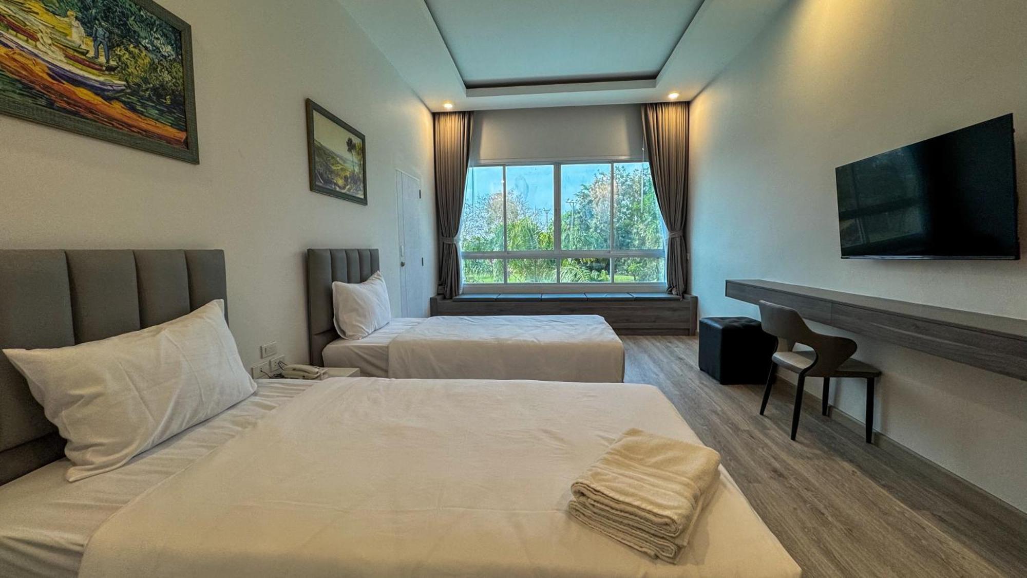 Baan Suan Khun Ta And Golf Resort Ubon Ratchathani Exterior photo
