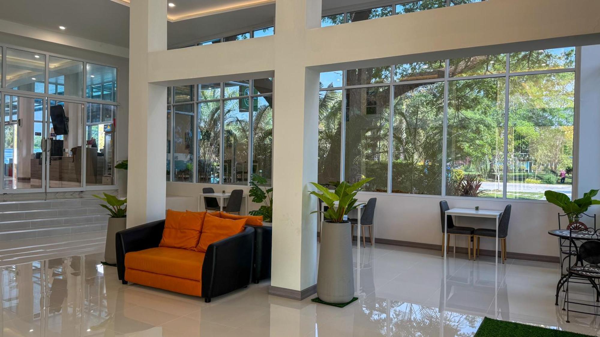 Baan Suan Khun Ta And Golf Resort Ubon Ratchathani Exterior photo