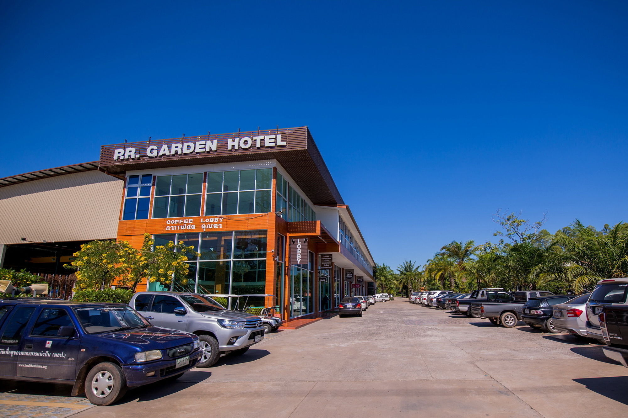 Baan Suan Khun Ta And Golf Resort Ubon Ratchathani Exterior photo